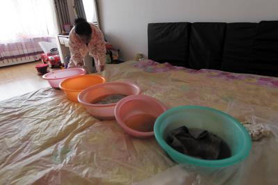 巩义楼上漏水，住户失联，小区没物管，业主维权难！律师来支招……